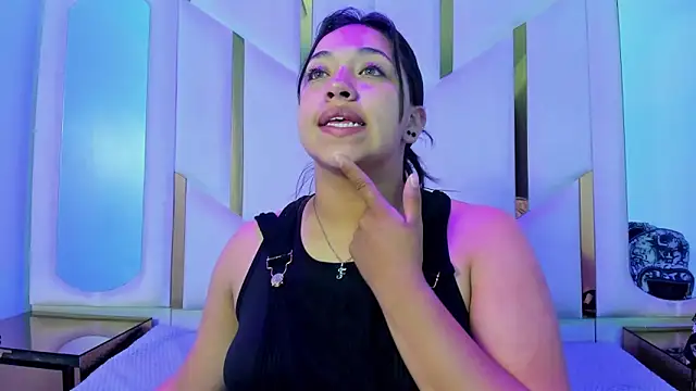 IsabellRodriguez18 online show from 17, 4, 2026