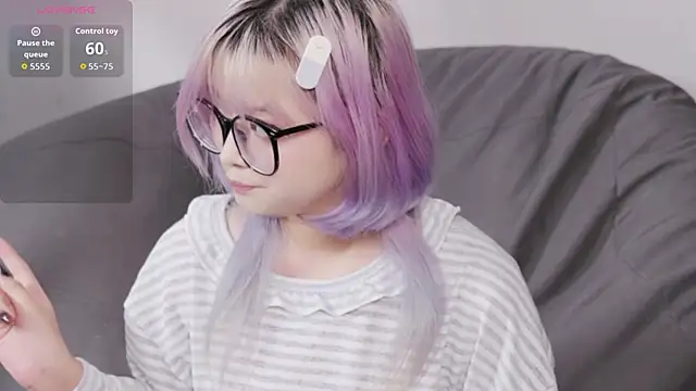 Snapshot of Yu_UwU_ chatting on 5, 10, 2025 Yu UwU  online show from 5, 10, 2025