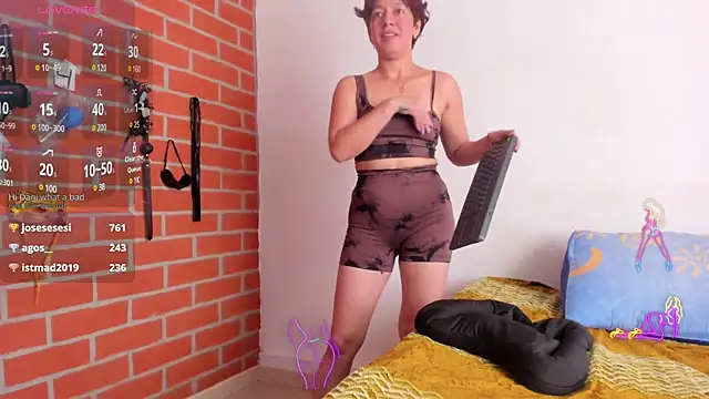 Laura hellss online show from 1, 2, 2025