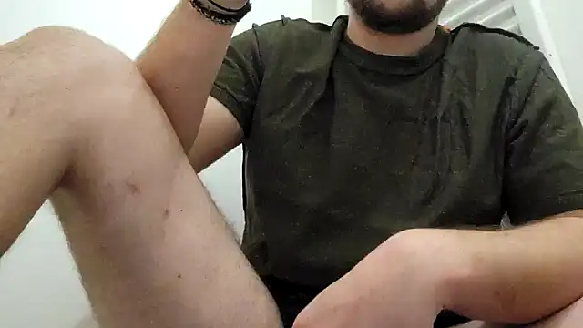 Snapshot of Maxoux02 chatting on 11, 1, 2025 Maxoux02 online show from 11, 1, 2025