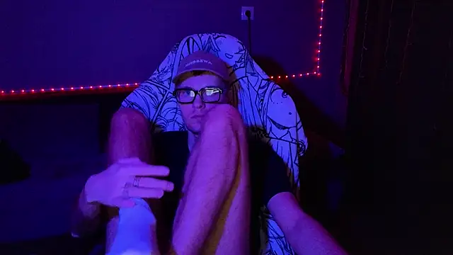 Leonnextdoor online show from 12, 1, 2025