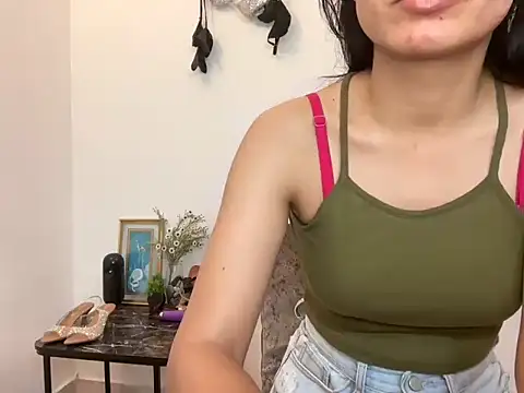 Snapshot of roseofvenom chatting on 13, 2, 2025 roseofvenom online show from 13, 2, 2025