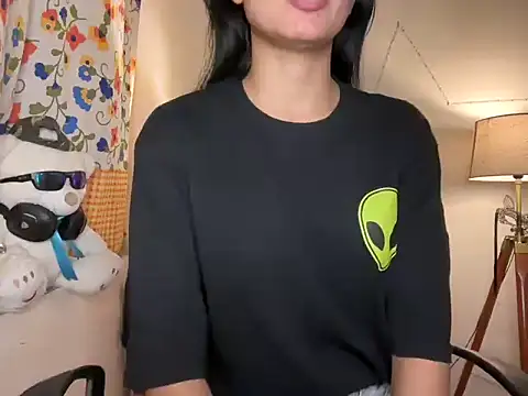 Snapshot of roseofvenom chatting on 15, 3, 2025 roseofvenom online show from 15, 3, 2025