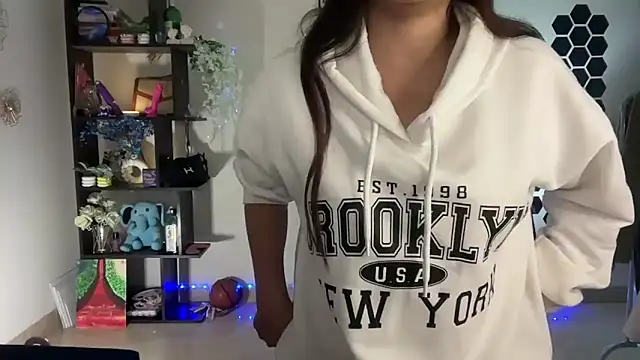 Snapshot of roseofvenom chatting on 12, 11, 2025 roseofvenom online show from 12, 11, 2025