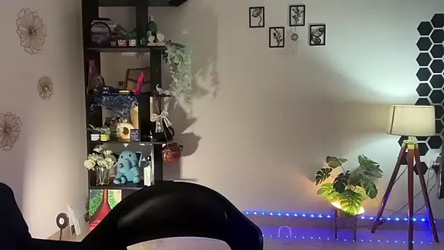 Snapshot of roseofvenom chatting on 16, 11, 2025 roseofvenom online show from 16, 11, 2025