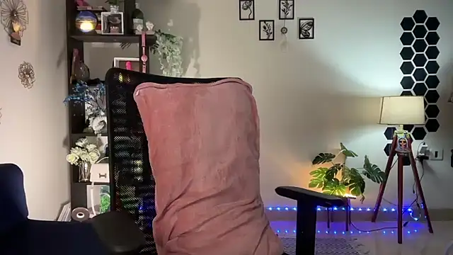 Snapshot of roseofvenom chatting on 1, 12, 2025 roseofvenom online show from 1, 12, 2025