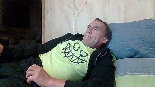 Snapshot of santiagon2015 chatting on 6, 1, 2026 santiagon2015 online show from 6, 1, 2026