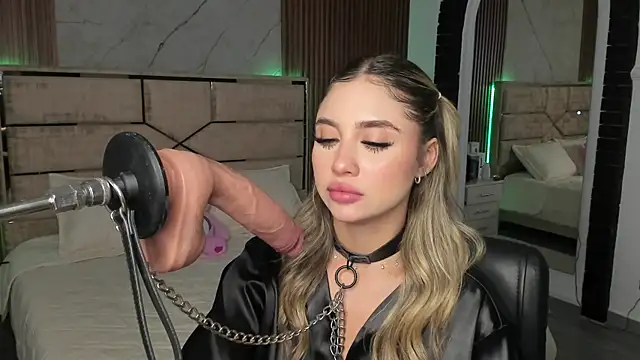 Snapshot of EmiilyHendriixx chatting on 28, 2, 2025 EmiilyHendriixx online show from 28, 2, 2025