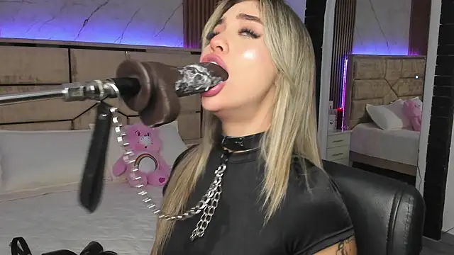 Snapshot of EmiilyHendriixx chatting on 12, 3, 2025 EmiilyHendriixx online show from 12, 3, 2025