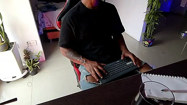 Snapshot of Adam_Valenciia chatting on 8, 2, 2026 Adam Valenciia online show from 8, 2, 2026