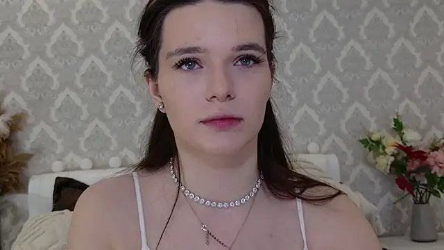 Nellie Medina online show from 4, 3, 2025