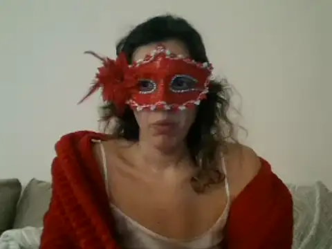 Snapshot of couple-tuga chatting on 4, 1, 2025 couple-tuga online show from 4, 1, 2025