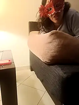 Snapshot of couple-tuga chatting on 1, 3, 2025 couple-tuga online show from 1, 3, 2025