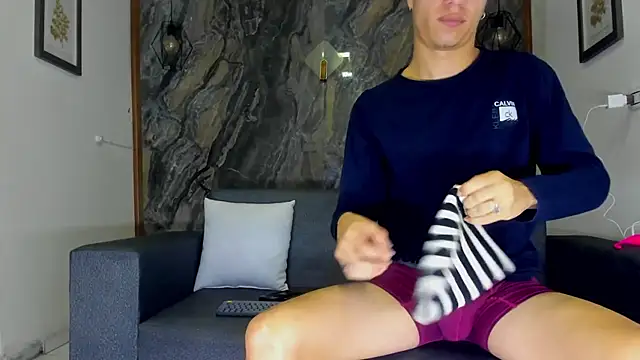 Snapshot of anyelo_waller chatting on 1, 2, 2025 anyelo waller online show from 1, 2, 2025