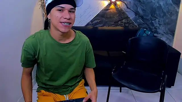 Snapshot of anyelo_waller chatting on 1, 3, 2025 anyelo waller online show from 1, 3, 2025