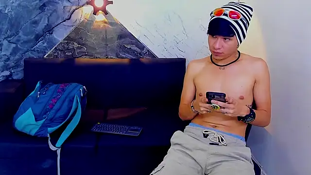 Snapshot of anyelo_waller chatting on 8, 3, 2025 anyelo waller online show from 8, 3, 2025