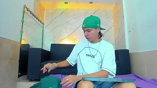 Snapshot of anyelo_waller chatting on 24, 9, 2025 anyelo waller online show from 24, 9, 2025