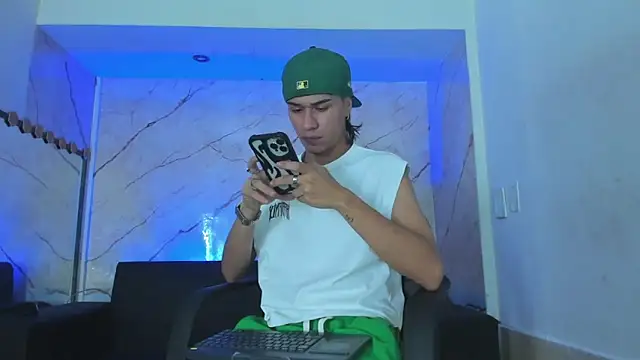 Snapshot of anyelo_waller chatting on 2, 10, 2025 anyelo waller online show from 2, 10, 2025