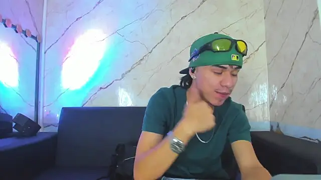 Snapshot of anyelo_waller chatting on 8, 10, 2025 anyelo waller online show from 8, 10, 2025