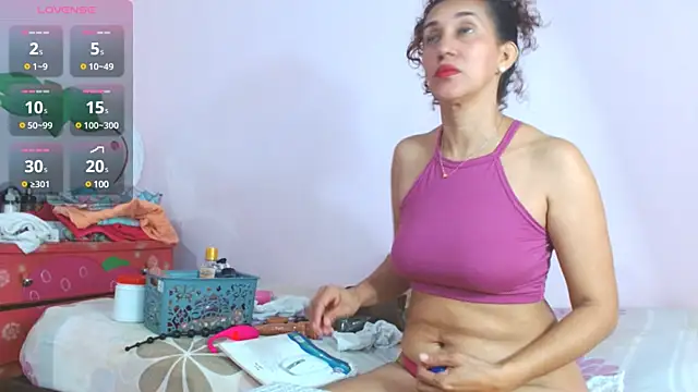 latinabueno41 online show from 7, 3, 2025