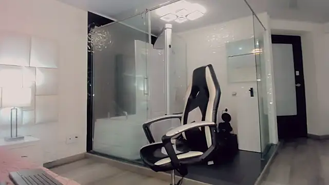 Snapshot of Gisele_fox chatting on 12, 3, 2025 Gisele fox online show from 12, 3, 2025