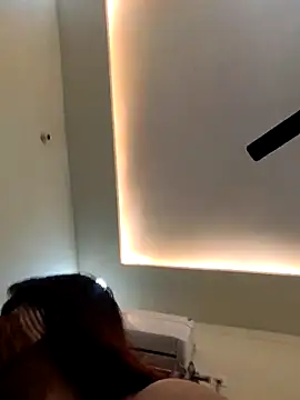 shreya1765 online show from 3, 12, 2025