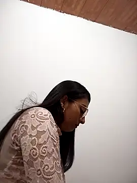 BELLA--26 online show from 10, 3, 2025