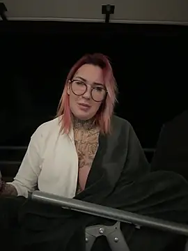 Snapshot of Mia-Fuchs chatting on 11, 2, 2025 Mia-Fuchs online show from 11, 2, 2025