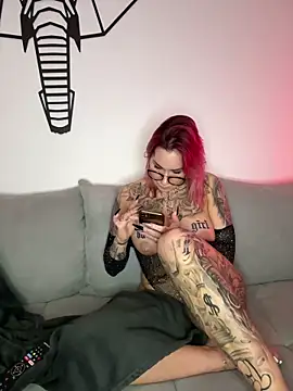 Snapshot of Mia-Fuchs chatting on 16, 2, 2025 Mia-Fuchs online show from 16, 2, 2025