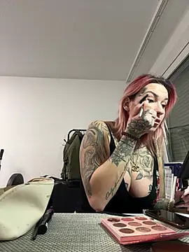 Snapshot of Mia-Fuchs chatting on 5, 3, 2025 Mia-Fuchs online show from 5, 3, 2025