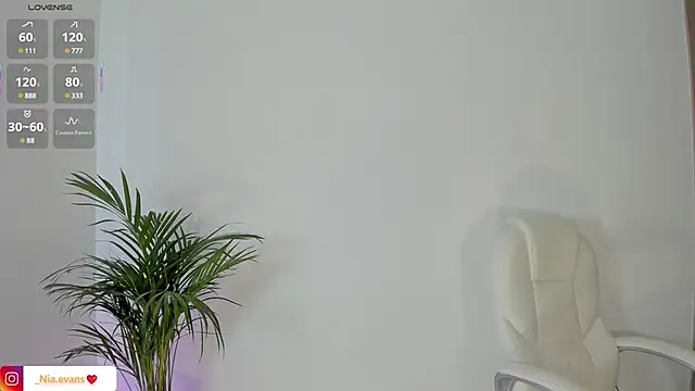 Snapshot of NiiaEvanss chatting on 3, 3, 2025 NiiaEvanss online show from 3, 3, 2025