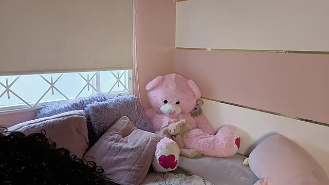 Charlotte  Miller online show from 7, 10, 2025