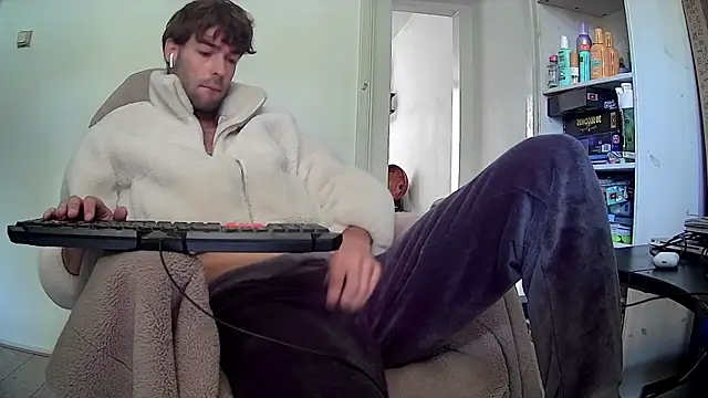 Snapshot of onesieboyx chatting on 2, 10, 2025 onesieboyx online show from 2, 10, 2025