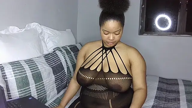 Snapshot of sexytinashe21 chatting on 14, 9, 2025 sexytinashe21 online show from 14, 9, 2025