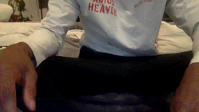 Snapshot of mileshighclub420 chatting on 4, 1, 2025 mileshighclub420 online show from 4, 1, 2025