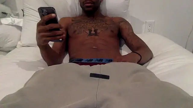 Snapshot of mileshighclub420 chatting on 8, 3, 2025 mileshighclub420 online show from 8, 3, 2025