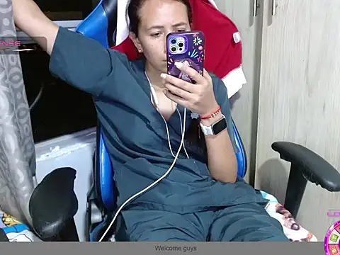 Danielagomez33 online show from 11, 4, 2026