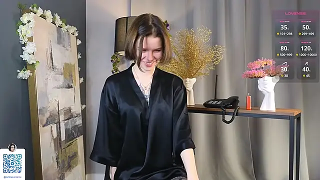 OdiliaHartnell online show from 6, 2, 2025