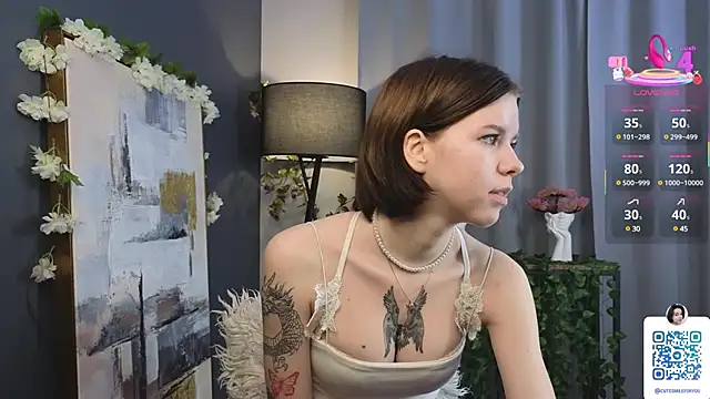 OdiliaHartnell online show from 18, 2, 2025