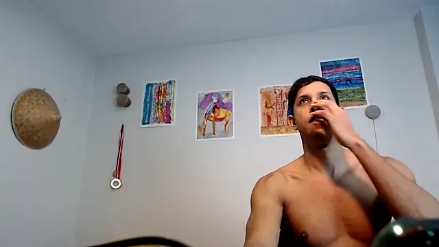 Snapshot of HOTLATINO2025 chatting on 7, 10, 2025 HOTLATINO2025 online show from 7, 10, 2025