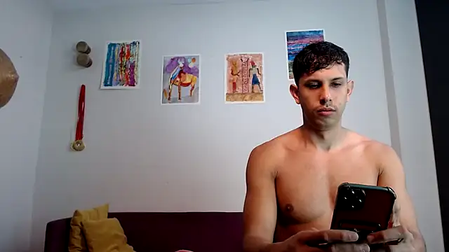 Snapshot of HOTLATINO2025 chatting on 20, 10, 2025 HOTLATINO2025 online show from 20, 10, 2025