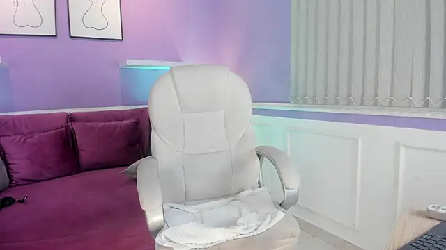 Emma Walkerr  online show from 27, 1, 2025