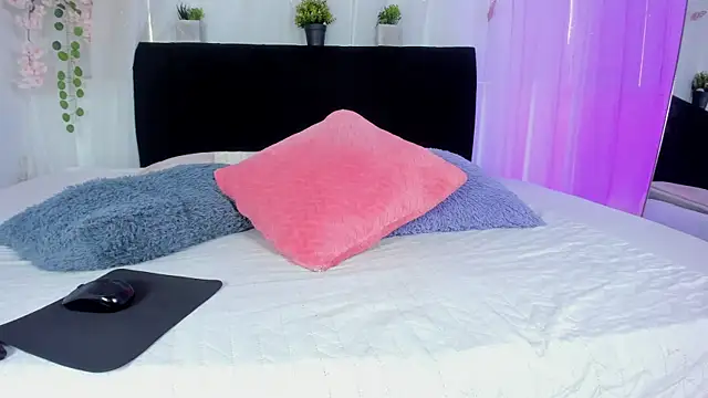 Bonny and carrot online show from 20, 12, 2025