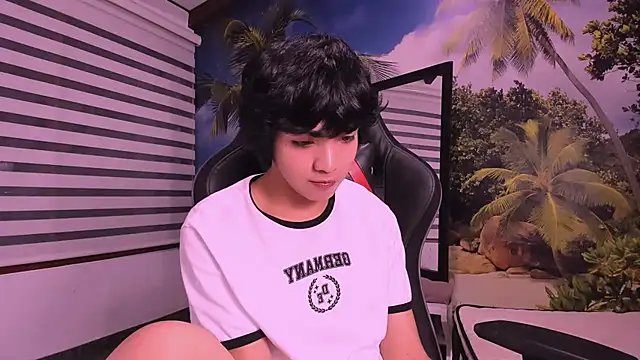 AllanYong18 online show from 16, 2, 2025