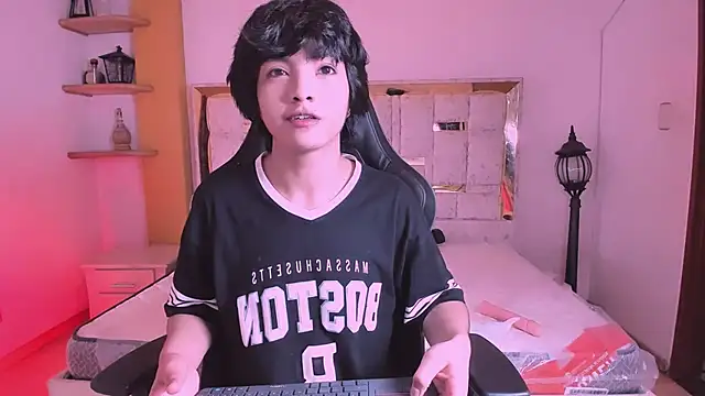 AllanYong18 online show from 1, 3, 2025