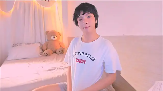 AllanYong18 online show from 12, 11, 2025