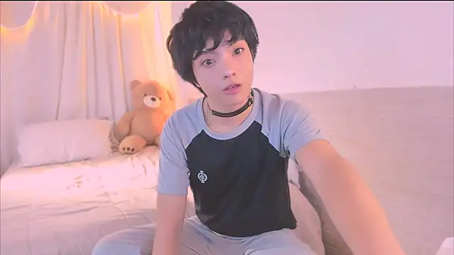 AllanYong18 online show from 17, 11, 2025