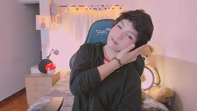 AllanYong18 online show from 8, 4, 2026