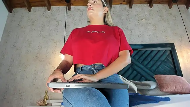 Snapshot of Marttina_Ruiz chatting on 4, 10, 2025 Marttina Ruiz online show from 4, 10, 2025
