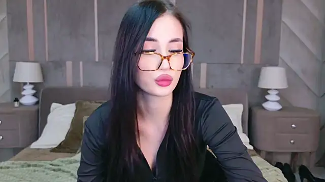 EmmaLawrens online show from 18, 3, 2025